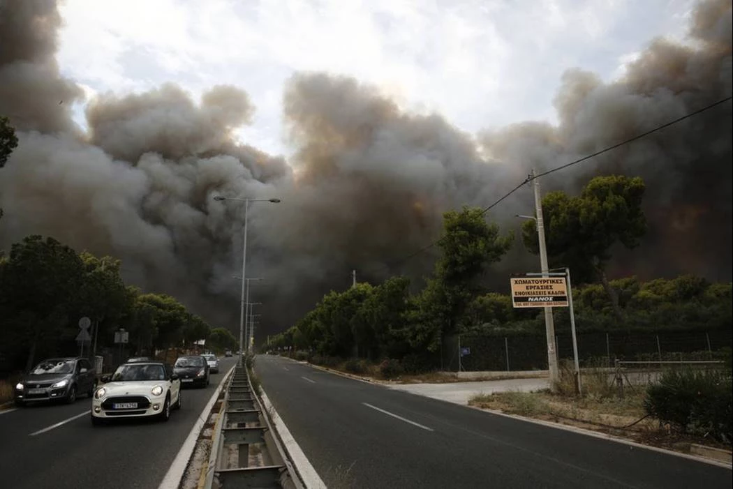 Εκκένωση μέσα στις φλόγες! Το σχέδιο του δήμου Αθηναίων που έσωσε τα παιδιά στις κατασκηνώσεις του Αγ. Ανδρέα